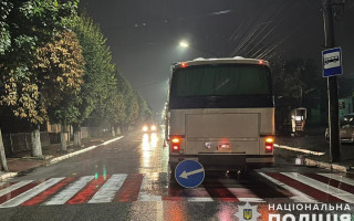 На Львівщині автобус збив 12-річну дівчинку на пішохідному переході, водія можуть позбавити волі