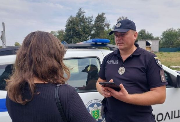 На Сумщині неповнолітня вимагала гроші в одногрупниці — за справу взялася поліція