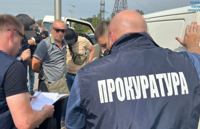$18 000 за «трансфер» уклонистов за границу — во Львове задержали полицейского и его сообщника