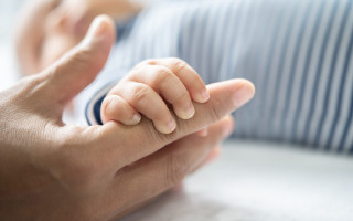 Яка тривалість одноразової оплачуваної відпустки при народженні дитини