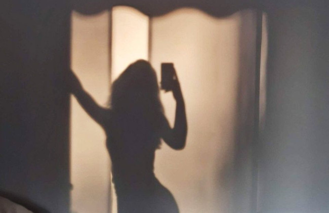 В Житомирской области молодая женщина сняла интимные видео и разослала десяткам абонентов: как ее наказали