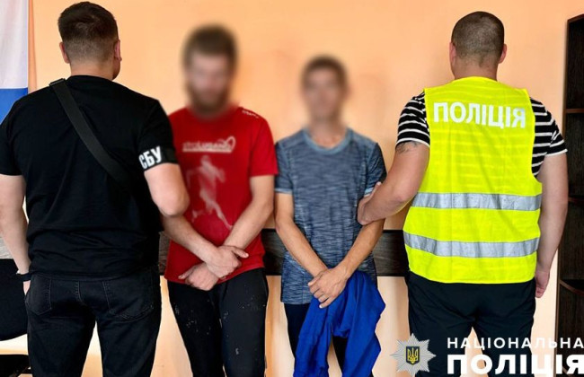 В Киеве задержали 5 молодых людей, которые за обещание $1000 сожгли три автомобиля военных