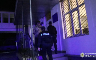У Івано-Франківську затримали трьох молодиків, які побили військового