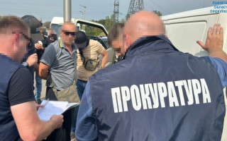 $18 000 за «трансфер» ухилянтів за кордон — у Львові затримали поліцейського та його спільника