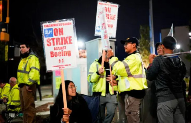 Сотрудники Boeing объявили в США первую за 16 лет массовую забастовку