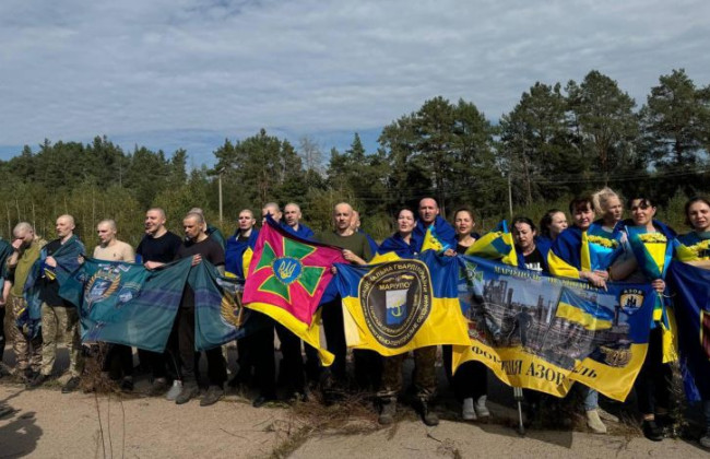 Украина вернула из российского плена 49 граждан, среди них — Ление Умерова и защитники Азовстали