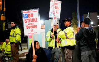 Сотрудники Boeing объявили в США первую за 16 лет массовую забастовку