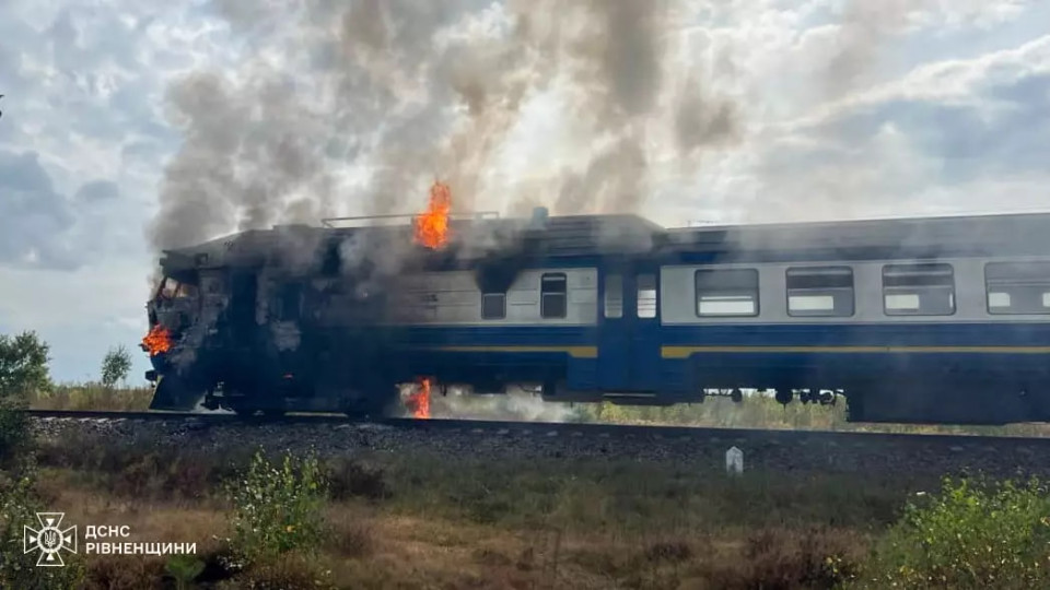 На Рівненщині загорівся пасажирський потяг