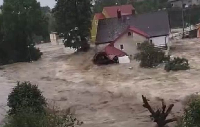 Україна запропонувала Польщі допомогу для боротьби з повенями, — Дональд Туск