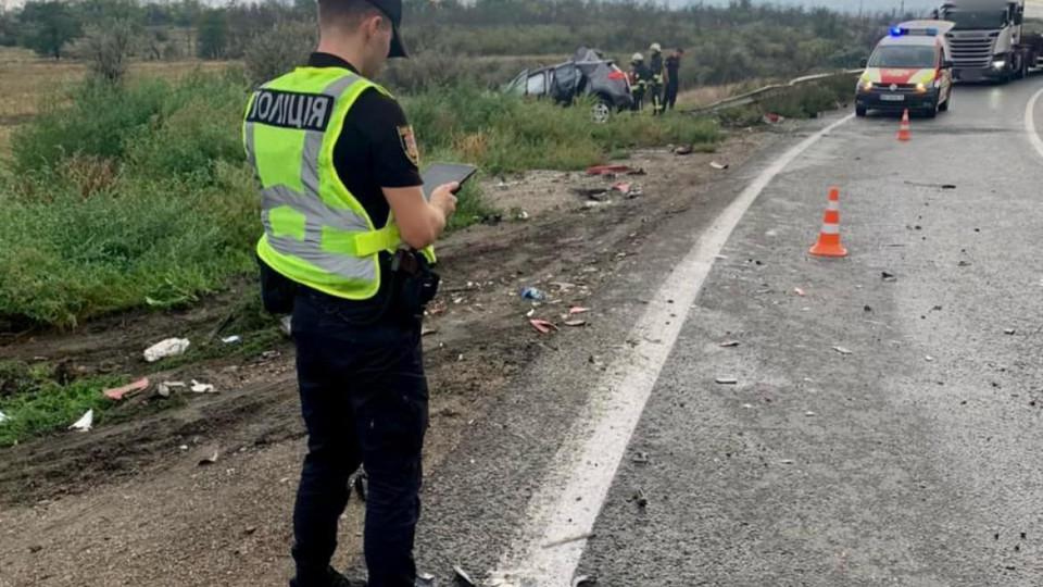 В Одесской области произошла смертельная автокатастрофа – легковушка врезалась в грузовик