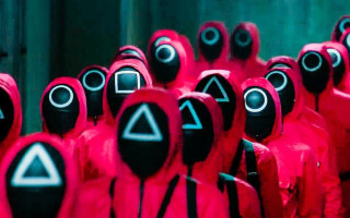 На Netflix подали в суд и обвинили в плагиате из-за сериала «Игра в кальмара» — в чем дело