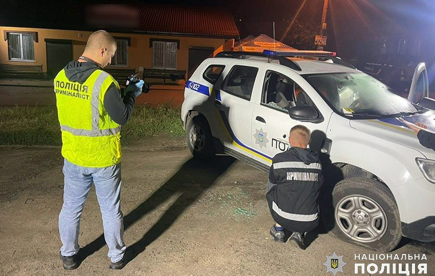 В Хмельницькій області суд взяв під варту чоловіка, який стріляв у поліцейських з автомата