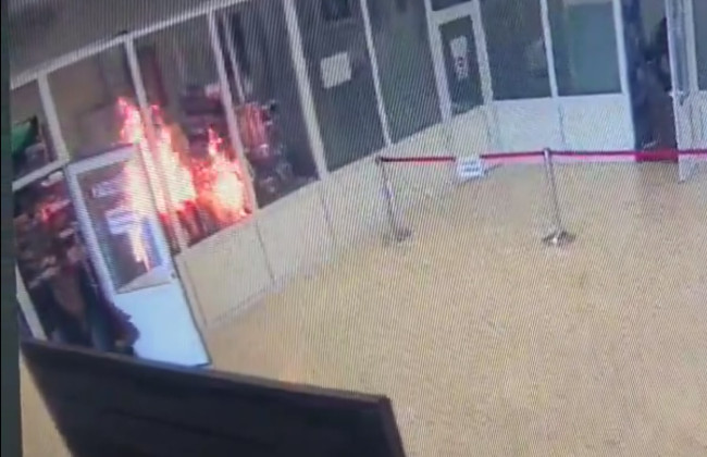 В Румынии неизвестный поджег вход в парламент – эвакуированы 300 человек