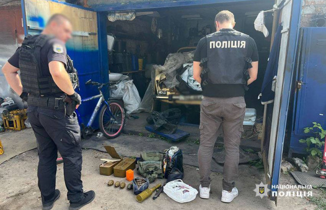 В Киеве ликвидировали канал сбыта оружия и взрывчатки на 1,7 миллиона гривен