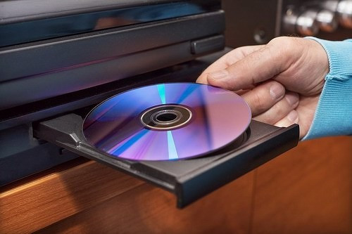 В суде кто-то сломал DVD-диск с основным доказательством в деле, но кто это сделал – неизвестно