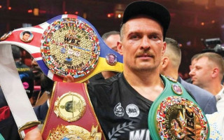 Украинского боксера Александра Усика задержали в аэропорту Кракова, видео
