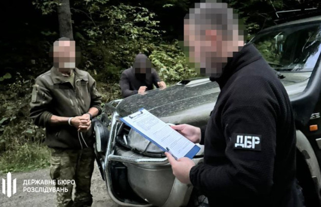 На Буковине задержали правоохранителя, который за 6000 евро проводил уклонистов в Румынию