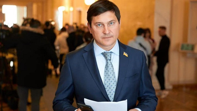 Депутат Одарченко, подозреваемый во взятке в криптовалюте, мог уехать за границу, — САП