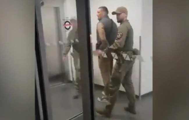 Польский пограничник объяснил, почему в аэропорту заковали Александра Усика в наручники