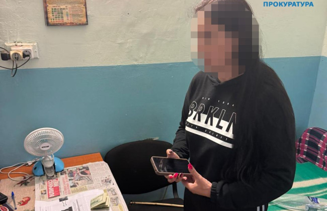 Работницу столичного кладбища подозревают во взяточничестве в 1000 долларов за место для захоронения