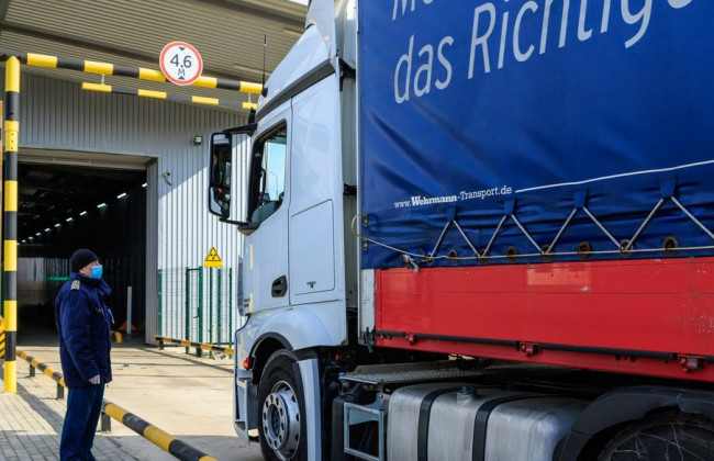 В пункте пропуска на границе с Венгрией ограничат движение транспорта на две недели