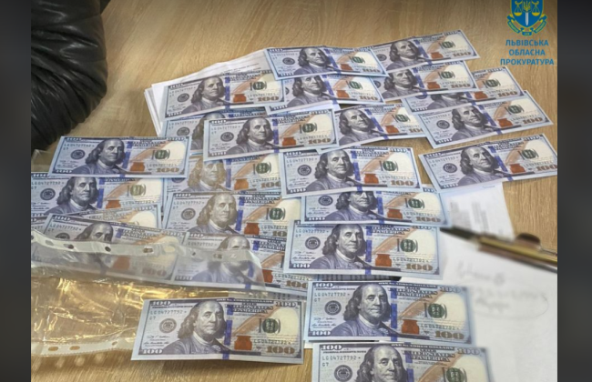 На Львовщине злоумышленники продавали военнообязанному удостоверение волонтера за 13 тысяч долларов для пересечения границы