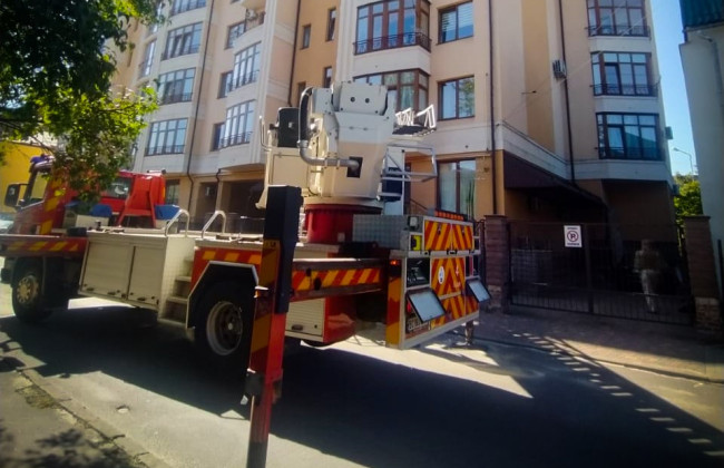 Во Львове однолетний мальчик закрыл бабушку на балконе