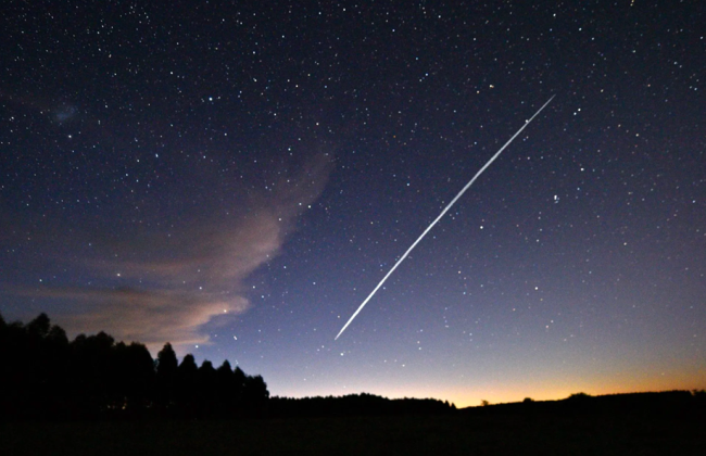 Спутники Илона Маска Starlink препятствуют астрономическим исследованиям — ученые
