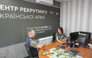 К Силам обороны ежемесячно присоединяются около 6500 добровольцев – Минобороны