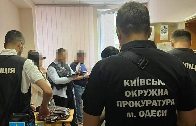 Сотрудница Одесской морской академии требовала $1500 за помощь во поступлении в учебное заведение — прокуратура