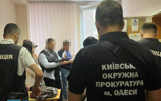 Сотрудница Одесской морской академии требовала $1500 за помощь во поступлении в учебное заведение — прокуратура
