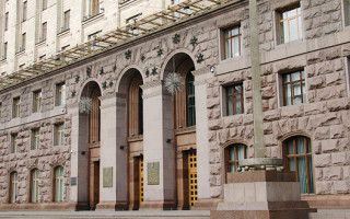 Хотя в КГГА заявили о нормализации качества воздуха, на левом берегу Киева стоит смог и нечем дышать