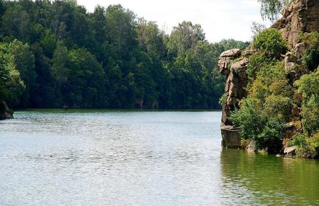 В Житомире на реке перевернулась лодка с группой лиц – сообщают о погибших