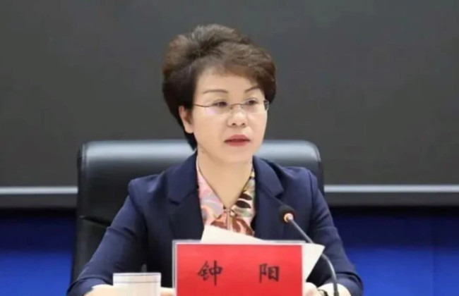 Китайскую экс-чиновницу осудили за коррупцию и 58 любовников