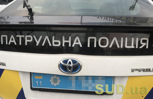 У Львові водій Tesla порушив правила перед автівкою поліції – чим все скінчилося