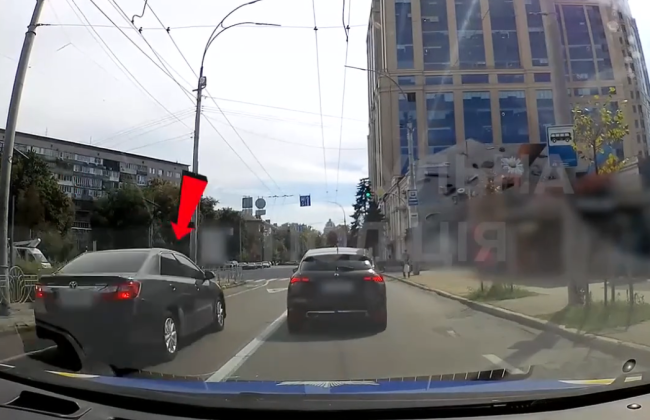 В Киеве оперативно наказали водителя, который решил проехаться полосой общественного транспорта