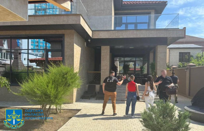 20 тысяч долларов за содействие во избежании депортации: будут судить чиновников одесской ГМС