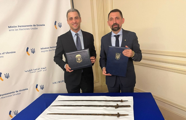 США вернули Украине культурные ценности, похищенные россией