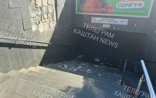 В киевской подземке на Майдане Независимости отвалилась плитка