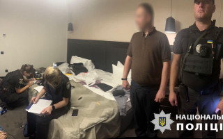 Под Киевом в загородном комплексе открыли стрельбу с балкона гостиницы