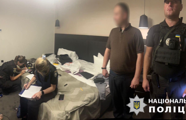 Под Киевом в загородном комплексе открыли стрельбу с балкона гостиницы