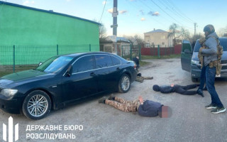 На Львівщині судитимуть шахраїв, які наживались на ухилянтах – до схеми залучили також сина судді