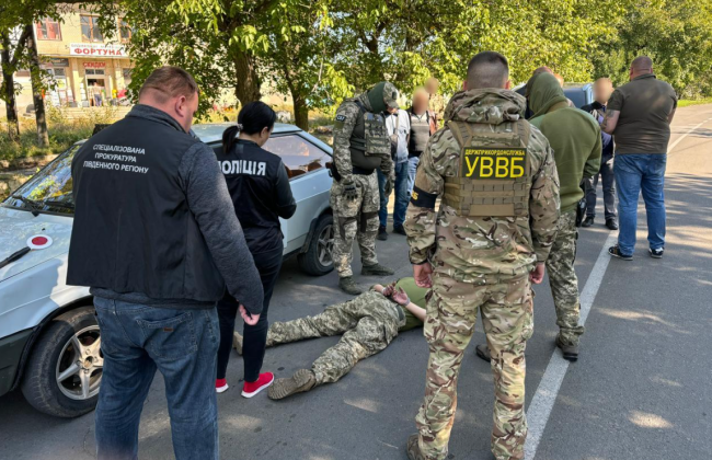 На Одесщине задержан пограничник, получивший взятку в 4 тысячи долларов за переправку мужа в Молдову