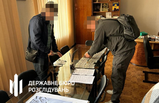 В Днепропетровской области будут судить председателя и секретаря городского совета, которые требовали $30 000 взятки у предпринимателя