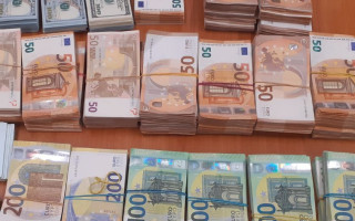 Українка намагалася вивезти до Польщі рекордні 355 000 євро та 46 000 доларів — як її покарали