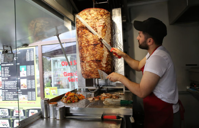 ЕС дает Германии и Турции 6 месяцев для решения спора, чей донер-кебаб