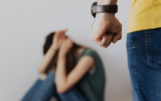 В Хмельницкой области мужчине, который издевался над женой, назначили 200 часов общественных работ