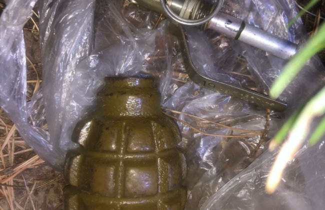 На Киевщине мужчина угрожал знакомому гранатой из-за ревности