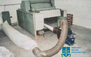 У Києві на виробництві матраців чоловікові відрізало частину руки: судитимуть директора
