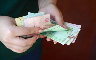 Уряд планує забрати невикористані кошти з банківських рахунків пенсіонерів-переселенців у 2025 році